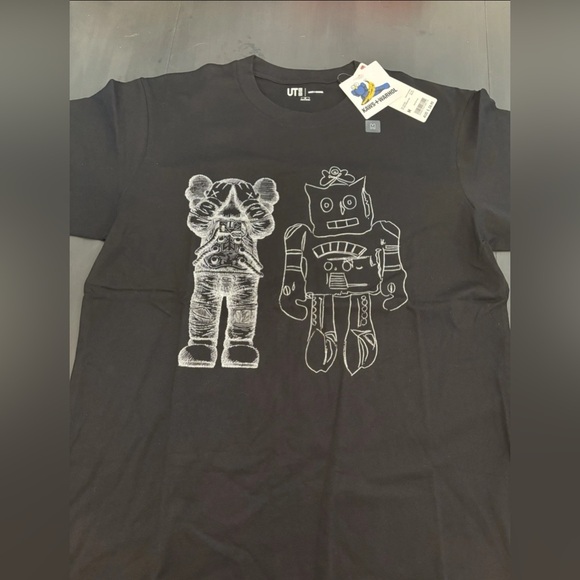 NWT Uniqlo x KAWS Black Short Sleeve Tee - Picture 1 of 4
